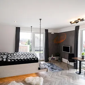 https://zeppelin-studio-with-the-industrial-view-brno.brnohotels.org