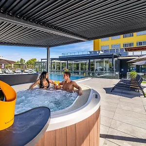 Aura Design & Garden Pool Prága