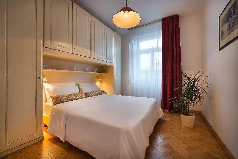 Hotel Suite Home Прага Апарт-отель