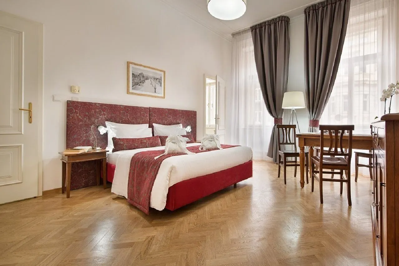 Hotel Suite Home Prague 4*,